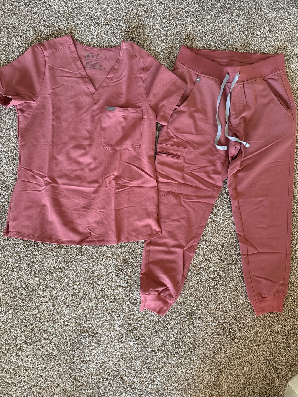 FIGS Women’s V-Neck Scrub Top & Jogger Set Mauve